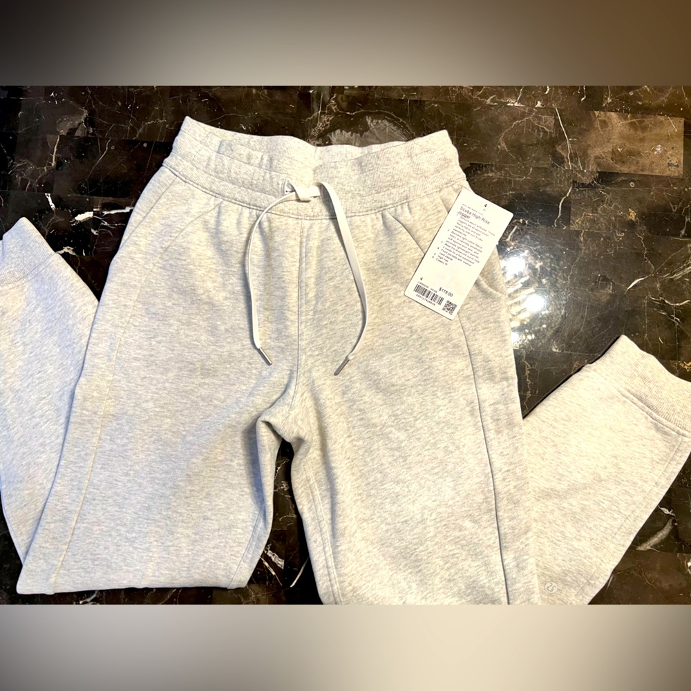 Lululemon High Rise Scuba Joggers Size 4